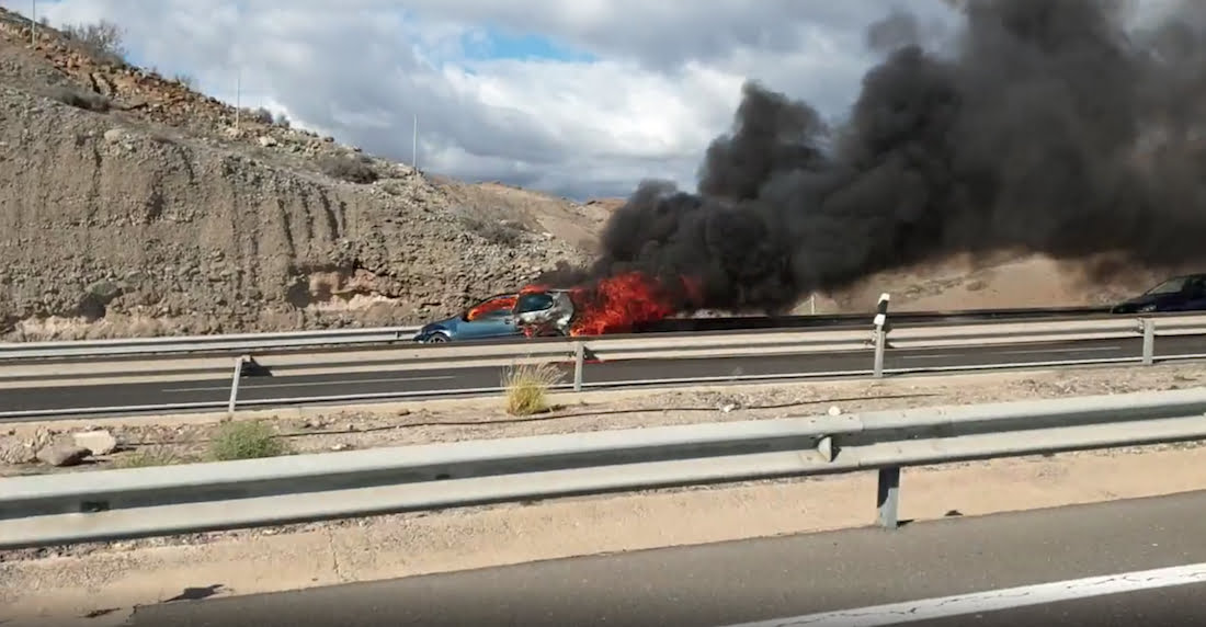 A serious car fire on the GC1 highway near Arguineguín on the south west of Gran Canaria