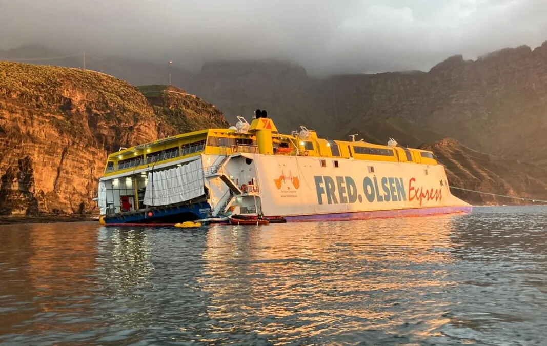 Stranded Fred Olsen ferry, the Bentago Express, spends fifth day aground at Agaete harbour