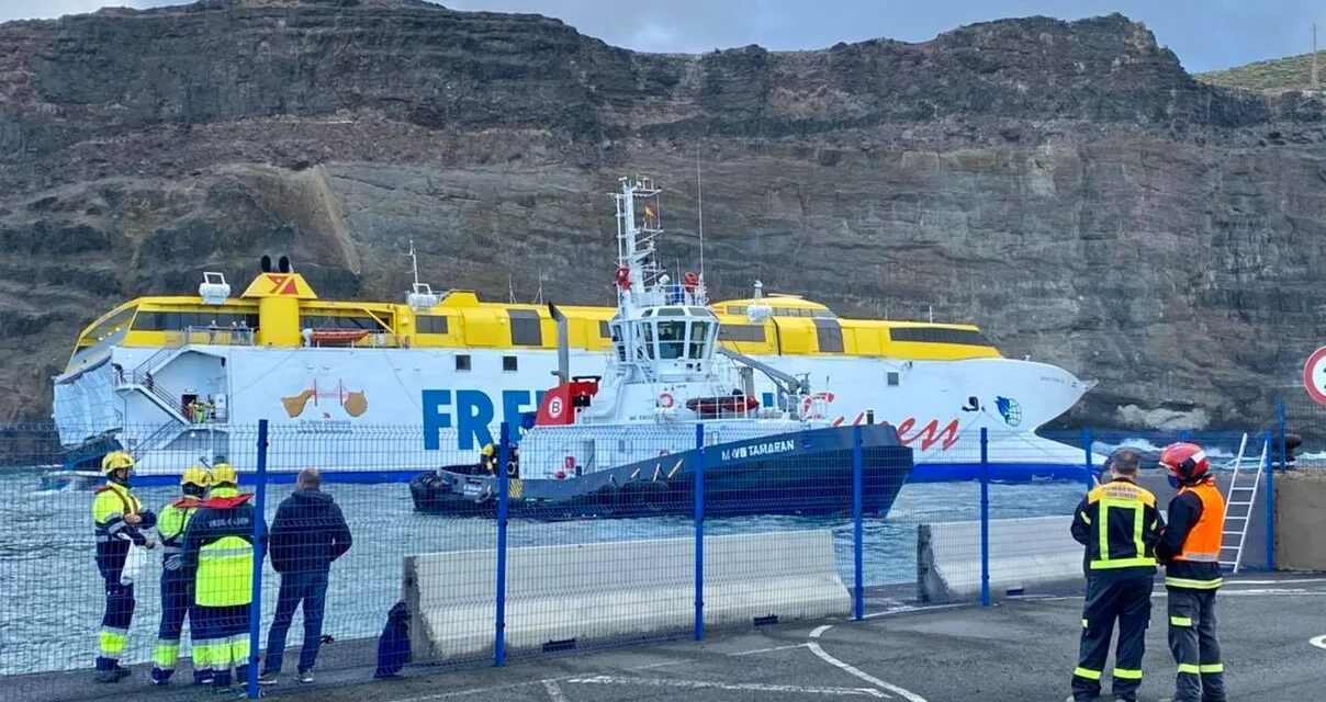 All crew and passengers safe after night aboard ferry that ran aground in the Gran Canaria port of Agaete