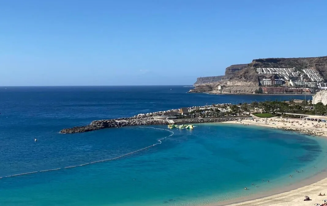 Weather: Clear skies and a little cloud expected to give way to stormy weather and a drop in temperatures from a “Polar Jet”