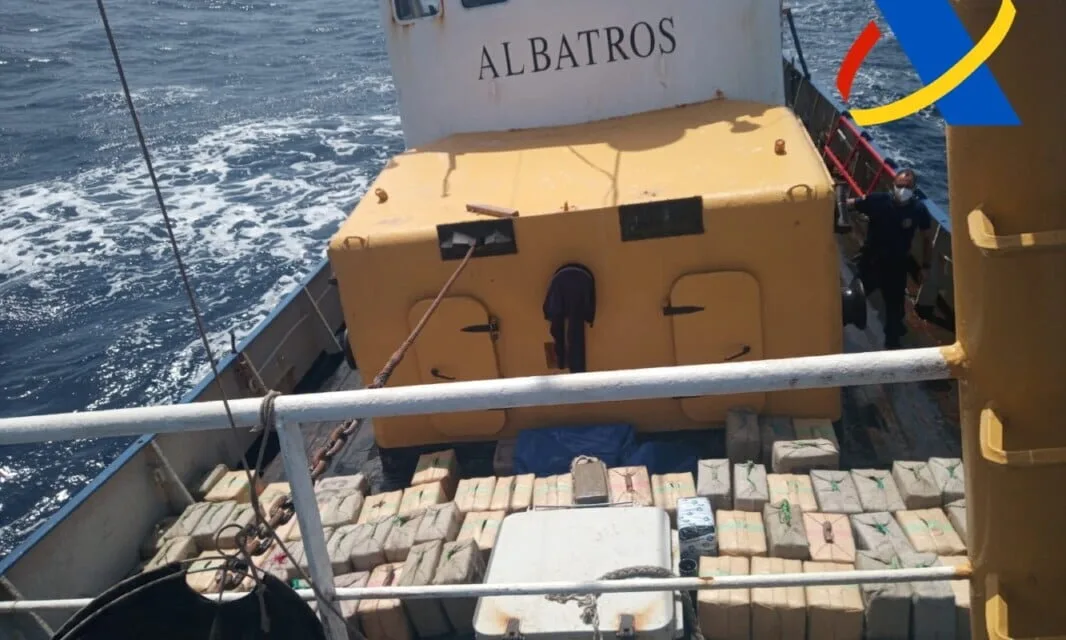 Operation ‘Avio’ Spanish Tax Agency “Aduanas” intercept fishing boat carrying 18,000 kilos of hashish south of the Canary Islands