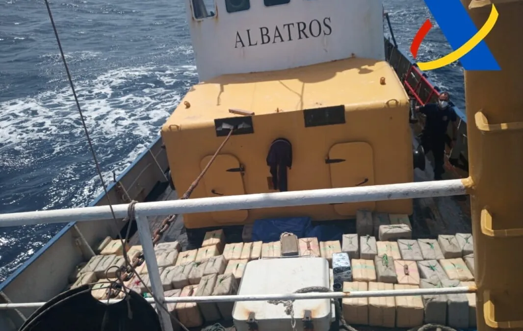 Operation ‘Avio’ Spanish Tax Agency “Aduanas” intercept fishing boat carrying 18,000 kilos of hashish south of the Canary Islands