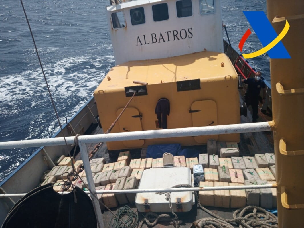 Operation ‘Avio’ Spanish Tax Agency “Aduanas” intercept fishing boat carrying 18,000 kilos of hashish south of the Canary Islands