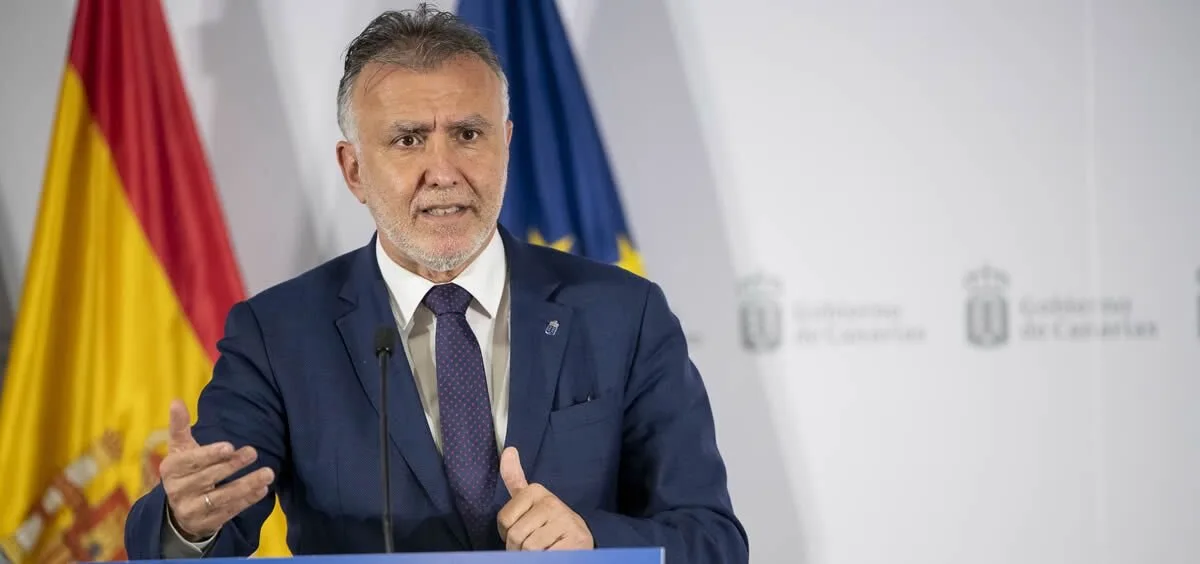 Masks required when moving around, says Canary Islands President and urges “common sense” on beaches
