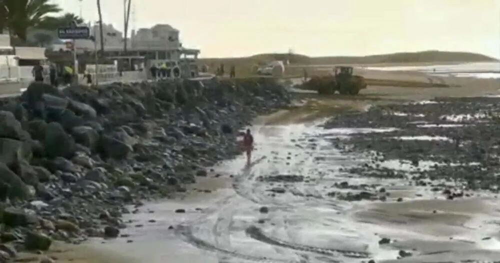 Coastal authority investigating claims of unauthorised work on the Faro de Maspalomas breakwater
