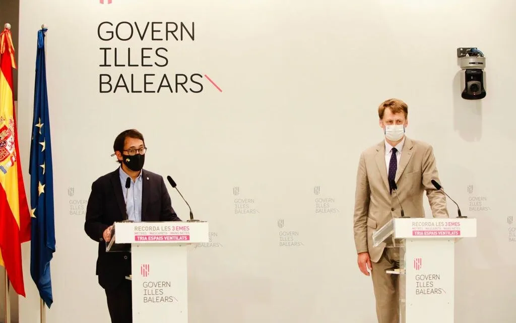 British government announce lower test prices, while Ambassador discusses UK holiday travel to the Spanish islands this May “if the incidence of COVID-19 is low”