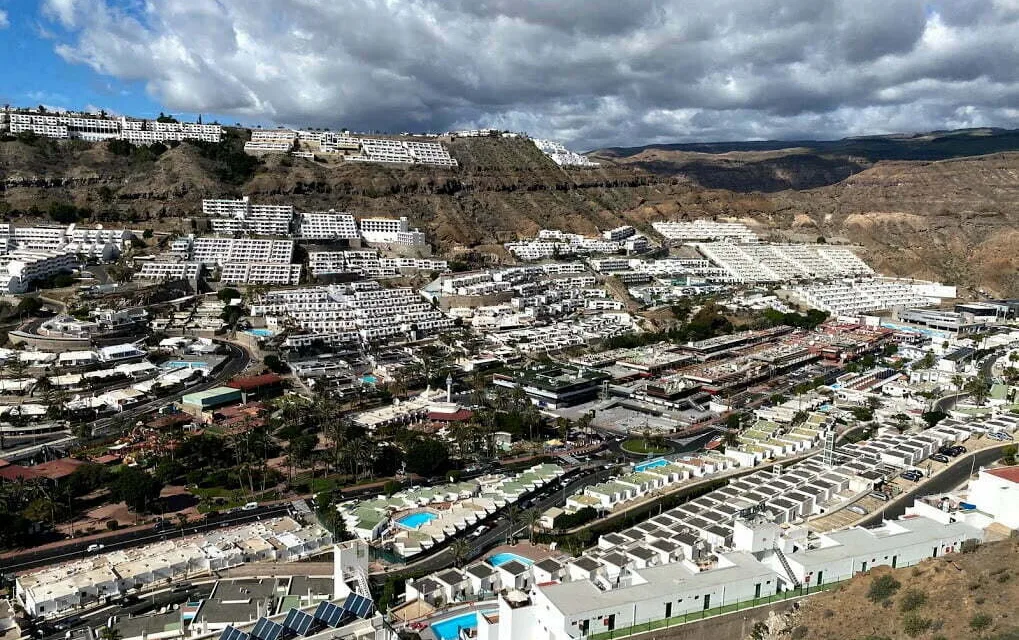Guardia Civil arrest two suspected phone thieves in Puerto Rico de Gran Canaria