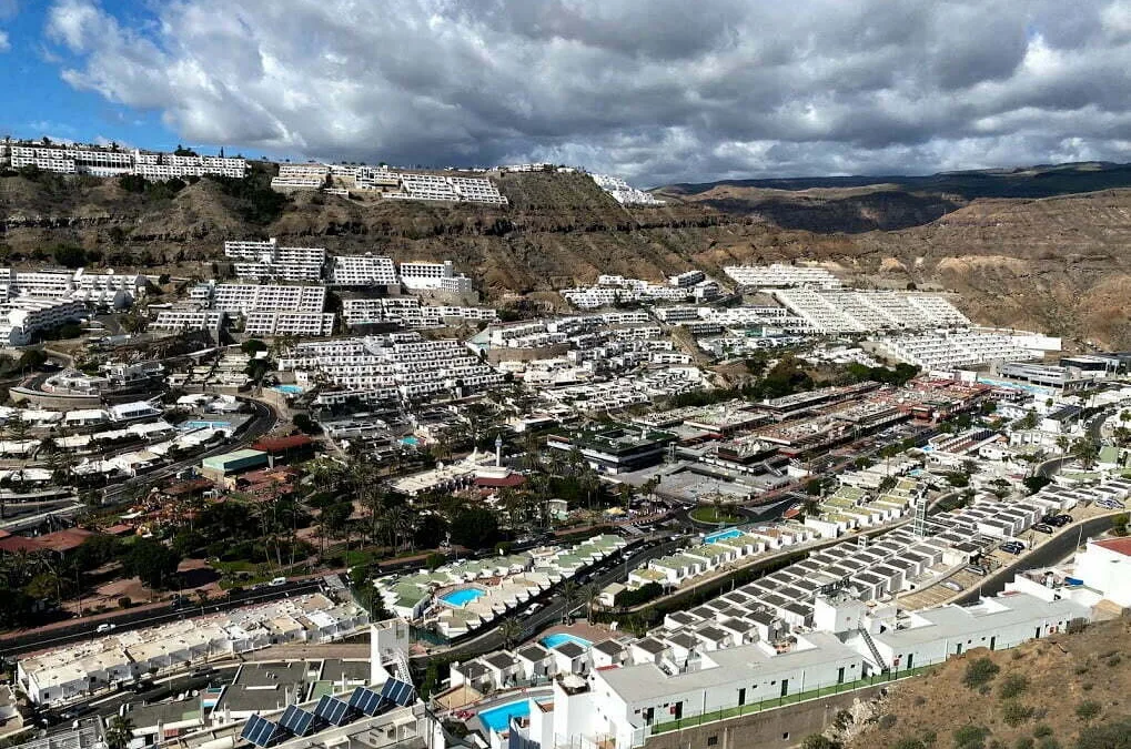 Guardia Civil arrest two suspected phone thieves in Puerto Rico de Gran Canaria
