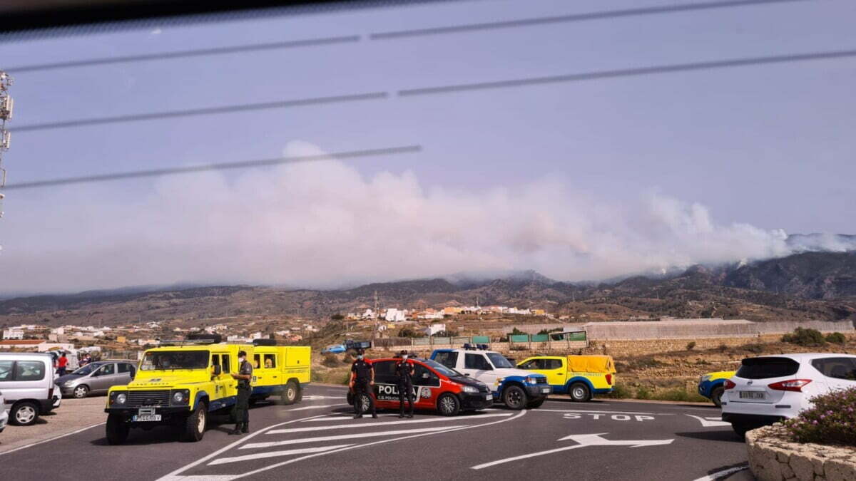 #IFArico: Gran Canaria firefighters help more than 300 fire fighters with the Tenerife forest fire which continues uncontrolled