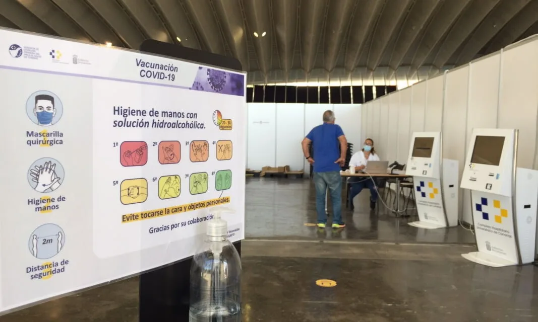 Legal foreign residents, even without a Spanish health card, can register to get vaccine appointments
