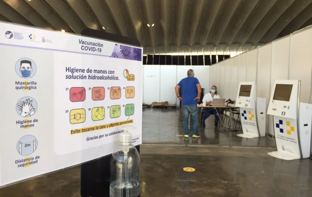 Legal foreign residents, even without a Spanish health card, can register to get vaccine appointments