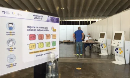 Legal foreign residents, even without a Spanish health card, can register to get vaccine appointments