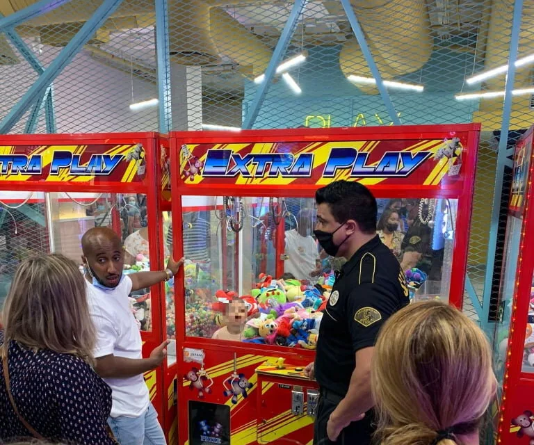 Child rescued from leisure centre arcade machine in Maspalomas