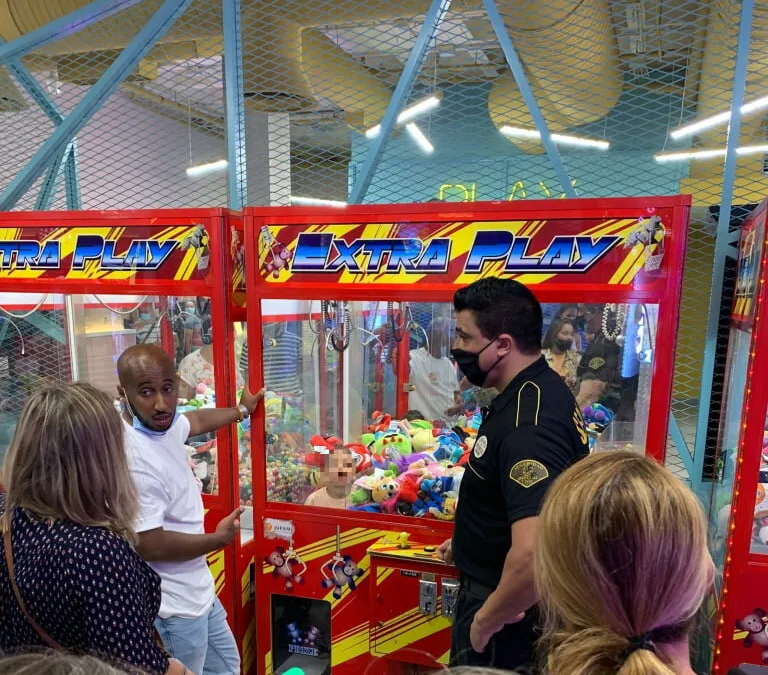 Child rescued from leisure centre arcade machine in Maspalomas
