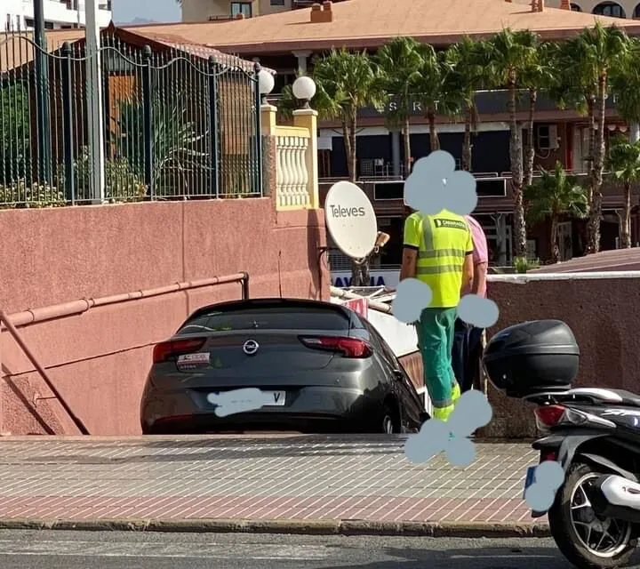 One wrong turn in Playa del Inglés leads to some extraordinarily bad parking