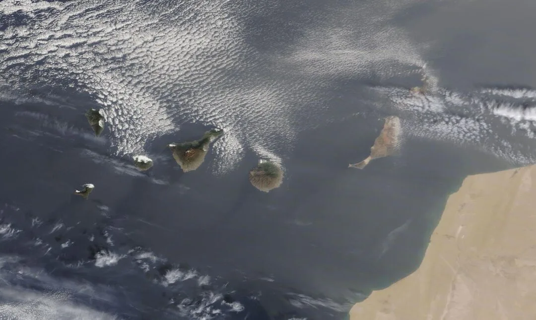Strong gusts of wind forecast this week, rising temperatures and still more Calima in the Canaries