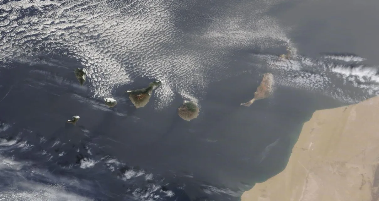 Strong gusts of wind forecast this week, rising temperatures and still more Calima in the Canaries