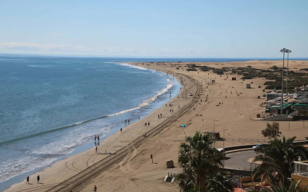 Maspalomas beach beds and umbrellas to return from February 7
