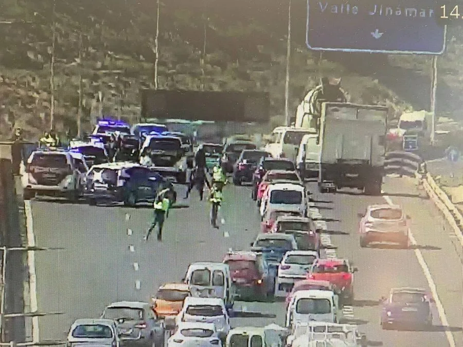 Police pursuit causes tailbacks on Gran Canaria’s main GC1, and ends in a collision with a motorcycle