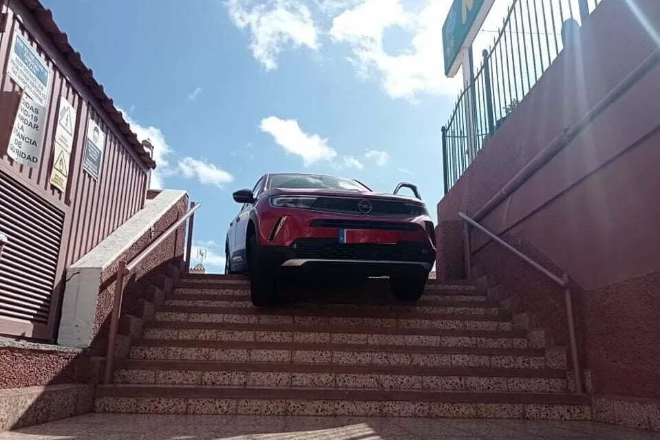 Meanwhile at The Yumbo: Yet another wrong turn captured on camera