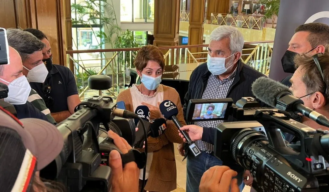 La Alcaldesa, hoping to rise again, wants to wipe away the alleged “black cloud” for which she is still under investigation