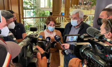 La Alcaldesa, hoping to rise again, wants to wipe away the alleged “black cloud” for which she is still under investigation