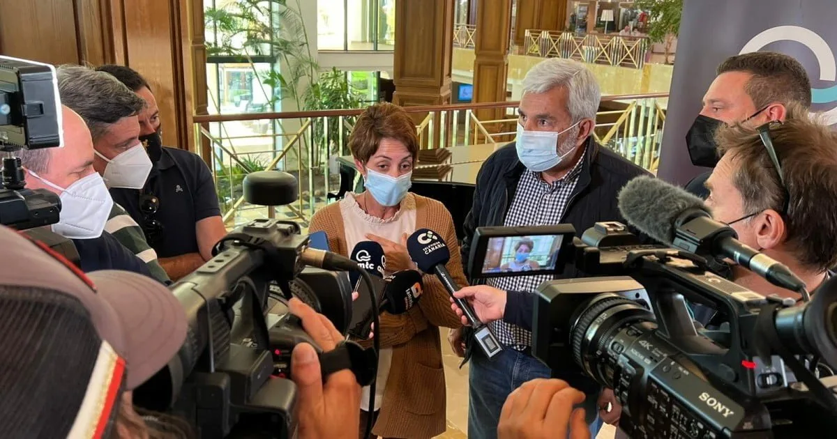 La Alcaldesa, hoping to rise again, wants to wipe away the alleged “black cloud” for which she is still under investigation