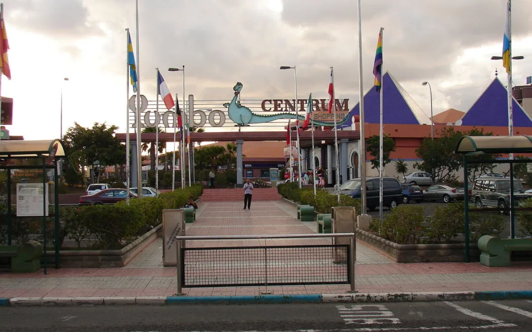 Maspalomas town hall closes two large sections of illegal carnival bars at Yumbo