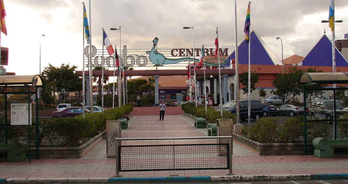 Maspalomas town hall closes two large sections of illegal carnival bars at Yumbo