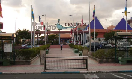 Maspalomas town hall closes two large sections of illegal carnival bars at Yumbo