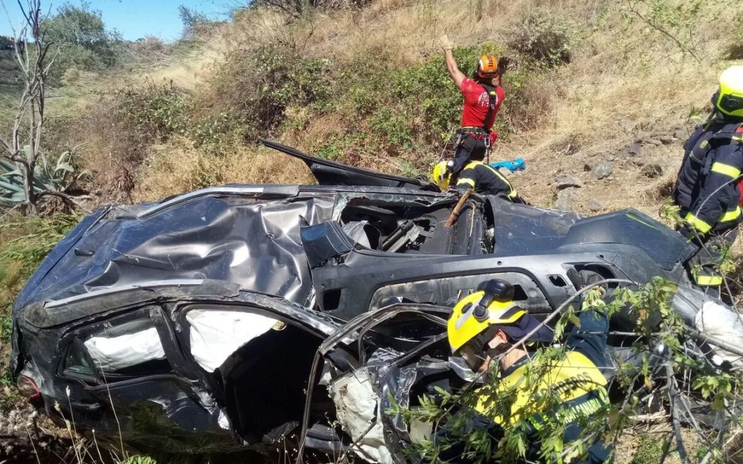 Driver critical after leaving mountain road and rolling into 80m deep ravine