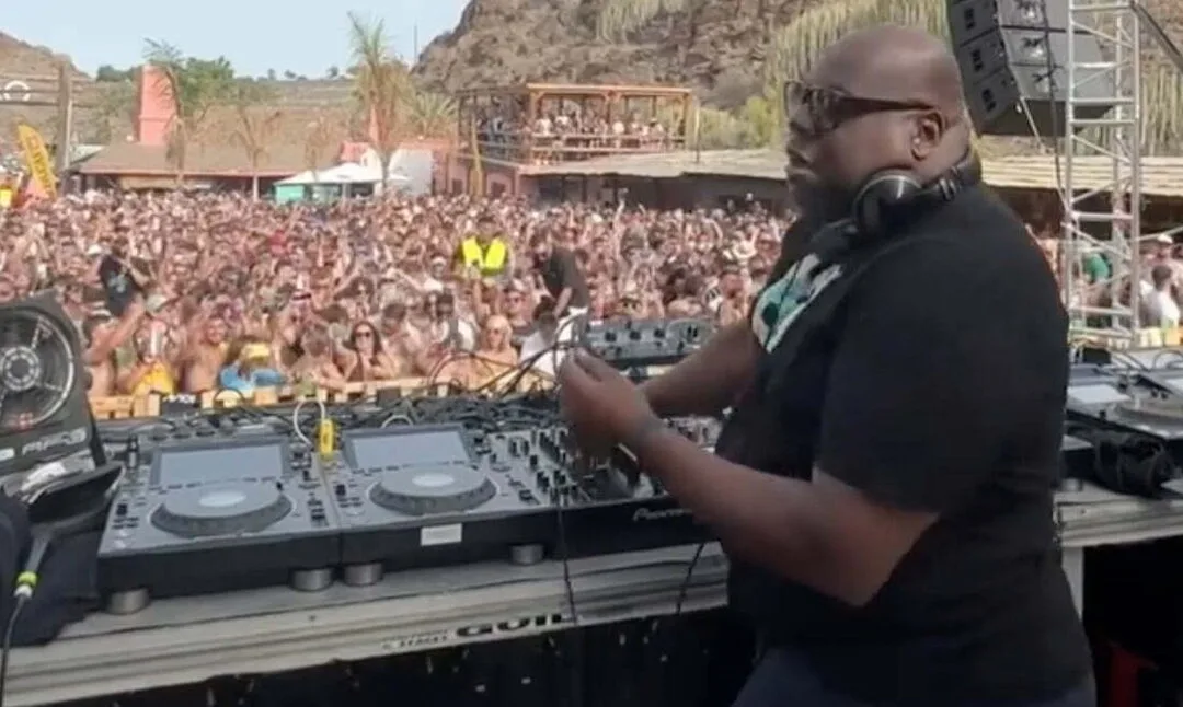 Superstar DJ Carl Cox plays intimate gig on Gran Canaria ahead of next weekend’s 90s music extravaganza