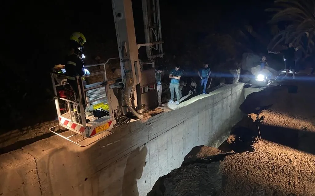 Police investigate dead body found in the Los Frailes ravine, between Tauro and Taurito, in municipality of Mogán
