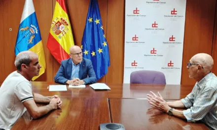 HIV+ activist, Orlando Viera, demands life saving medication be made available in Maspalomas