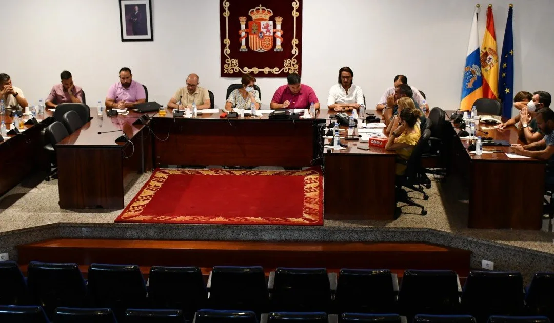 Mogán’s CIUCA town council approve doubling taxi fares and prohibiting unattended towels on the beaches or boats within 200m of the shore