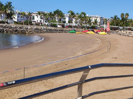 Town hall silent this Friday as Playa de Mogán beach again closed due to suspected fecal contamination