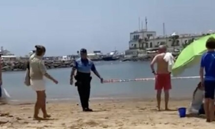 Something smelly in the waters of Mogán: Police close Playa de Mogán beach again, for the third time this summer