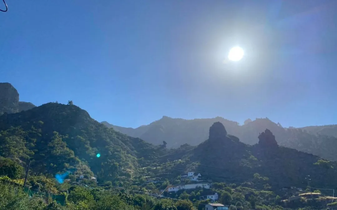 “Very unusual” warm spell over the Canaries likely to last into November and also affecting mainland for warmest Autumn on record