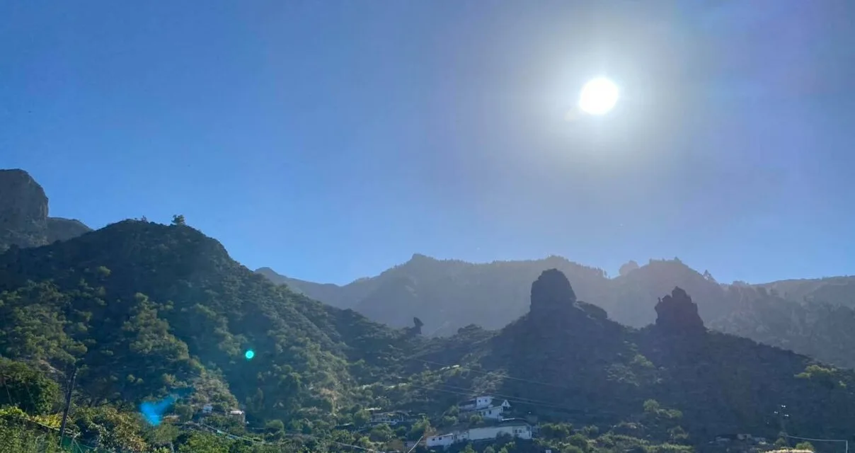 “Very unusual” warm spell over the Canaries likely to last into November and also affecting mainland for warmest Autumn on record