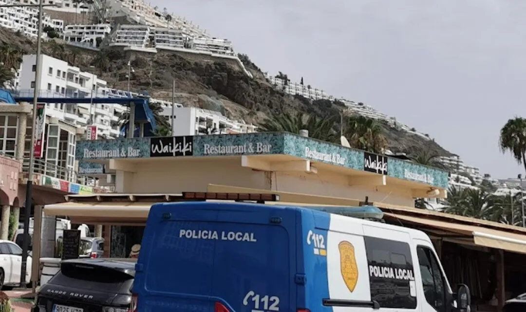Mogán town hall ordered, for the third time, to remove “illegal” bar restaurant construction in Puerto Rico harbour