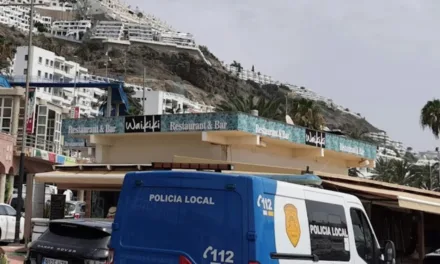 Mogán town hall ordered, for the third time, to remove “illegal” bar restaurant construction in Puerto Rico harbour