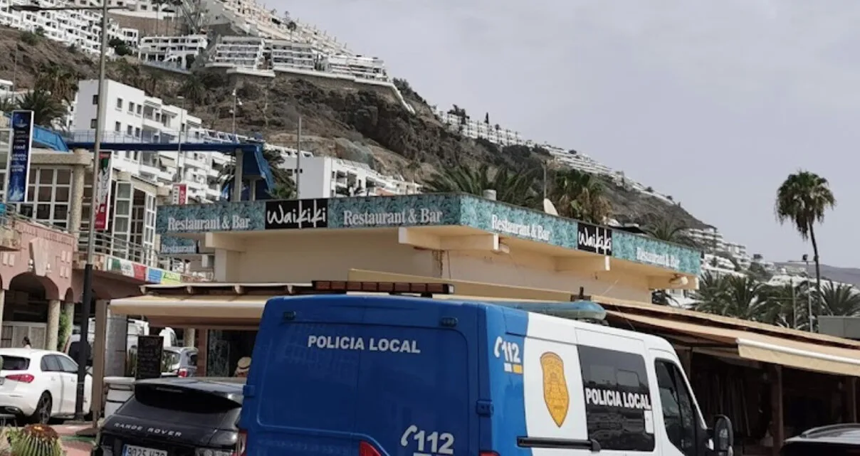 Mogán town hall ordered, for the third time, to remove “illegal” bar restaurant construction in Puerto Rico harbour