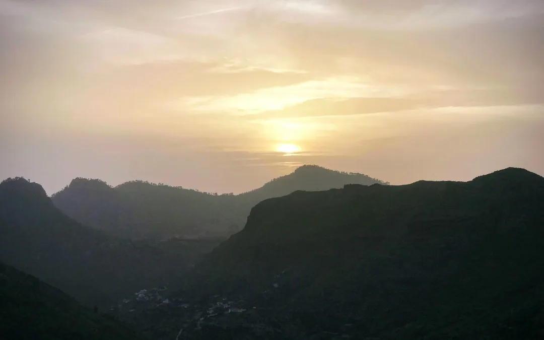 Gran Canaria Weather: Gradually cooling back towards seasonal norms and a small possibility of showers by Saturday