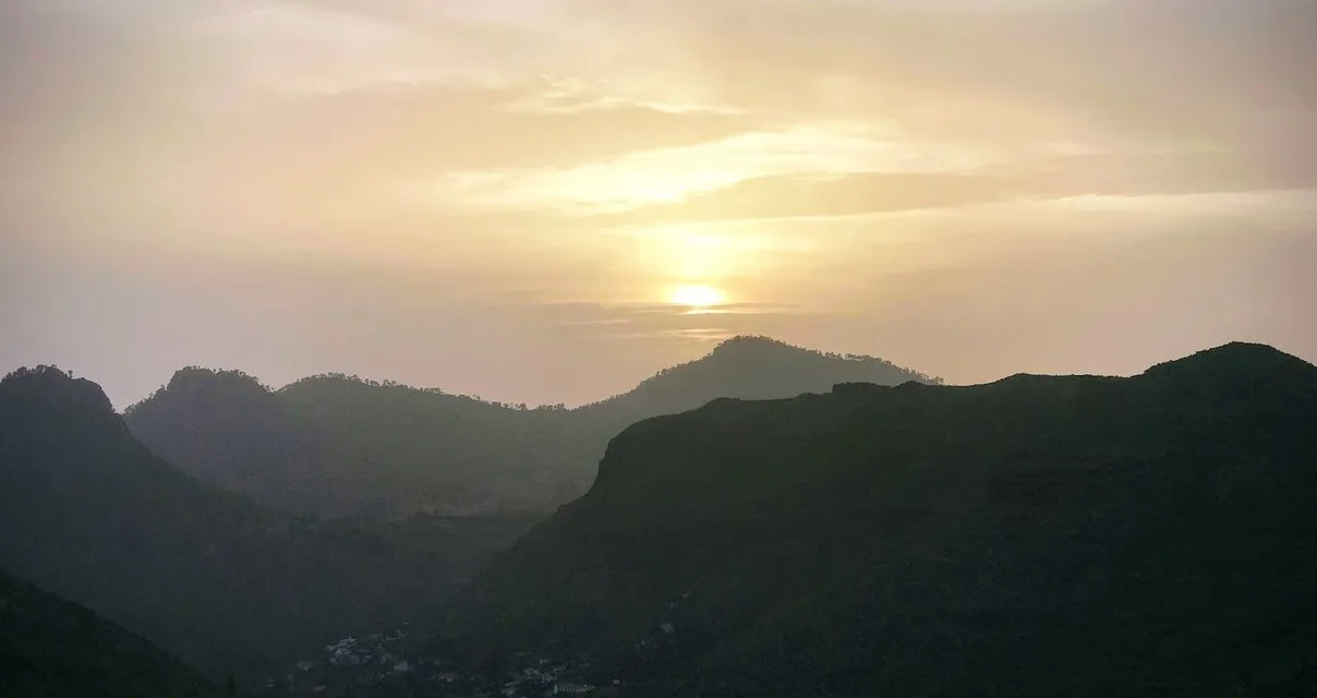 Gran Canaria Weather: Gradually cooling back towards seasonal norms and a small possibility of showers by Saturday