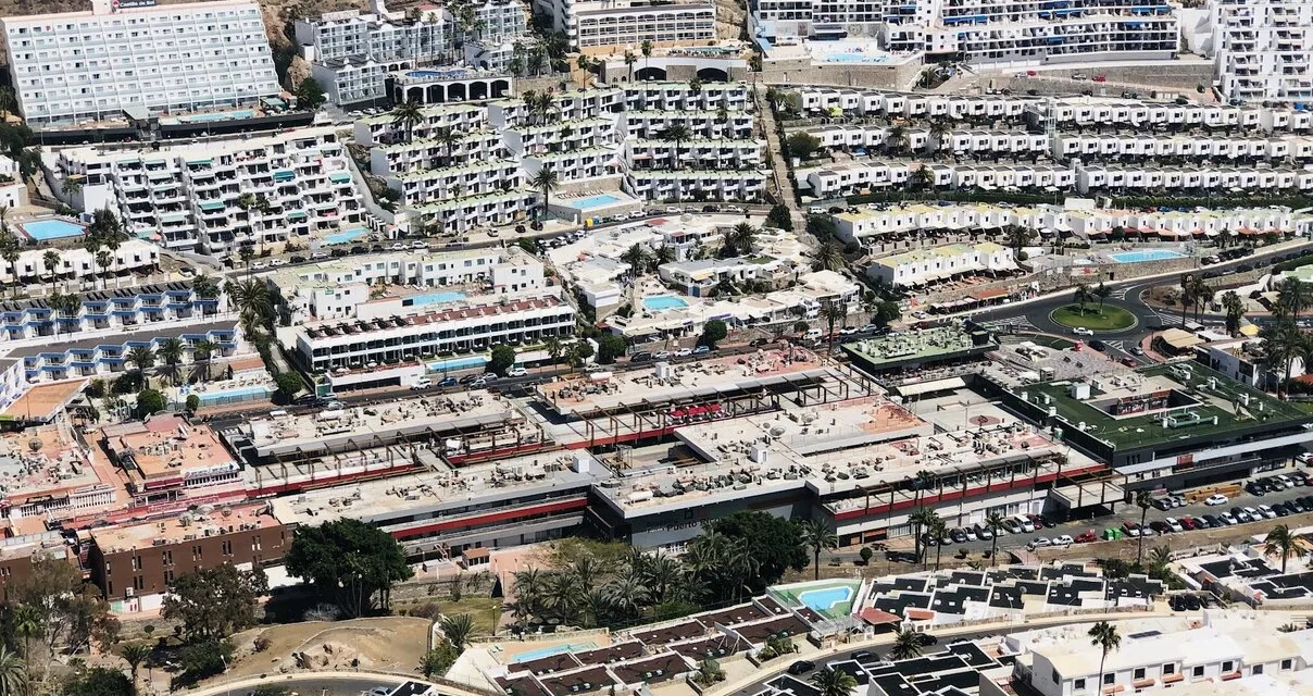 More than half of all Canary Islands properties sold last year were bought by foreigners, more than half of those non-residents