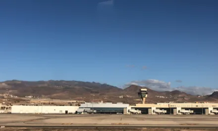 Canaries airports busy, serving nearly 13,000 flights over Easter, including emergency landings
