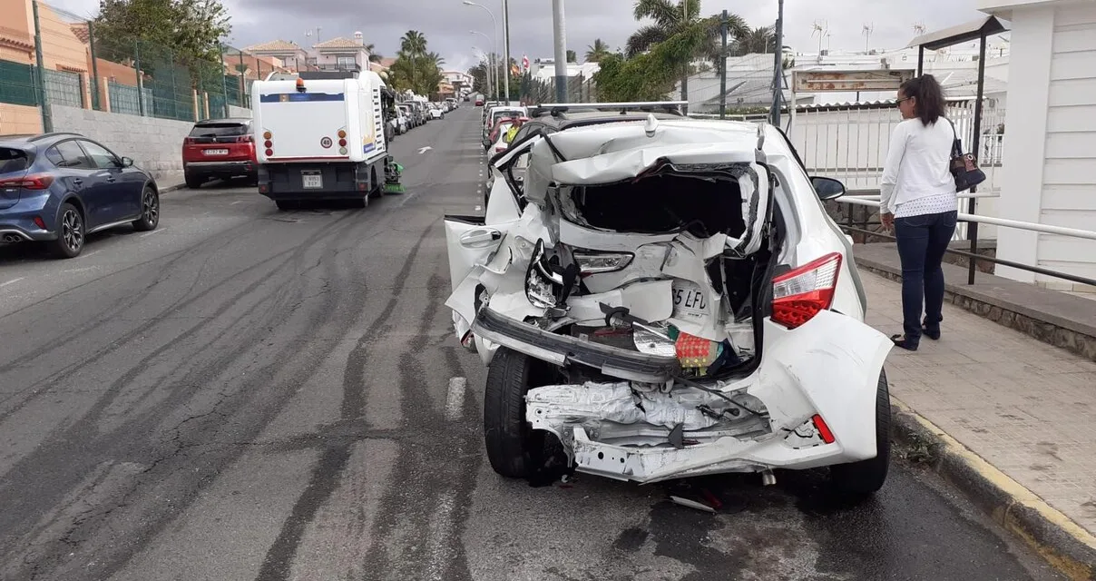 Three parked cars smashed into at high speed in Sonnenland