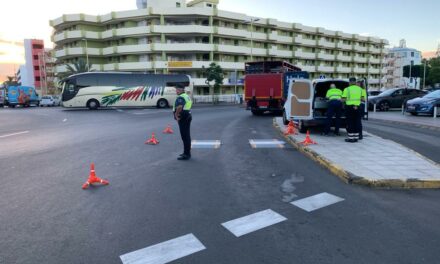 Policía Local Traffic Controls Fine Unauthorised Bus Service in Playa del Inglés